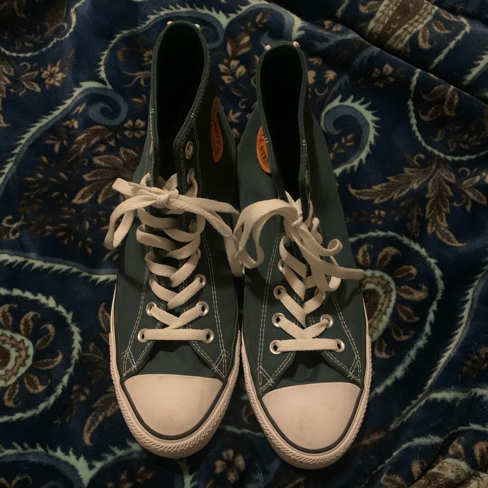 Green converse size 8.5 men’s 10.5 women’s